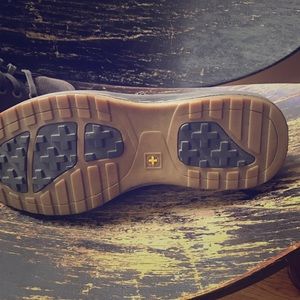 Hi, I'm selling a pair of (Men) Dr. Martens shoes.